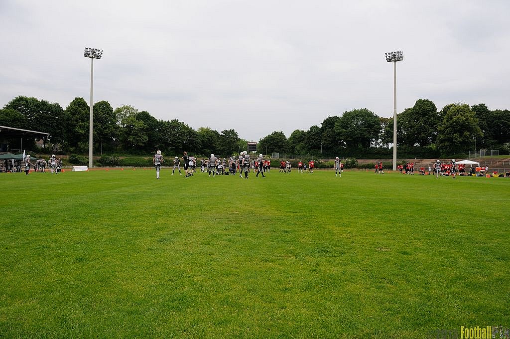 09.06.2013 Mönchengladbach Wolfpack vs. Cologne Falcons II (28:13) 
