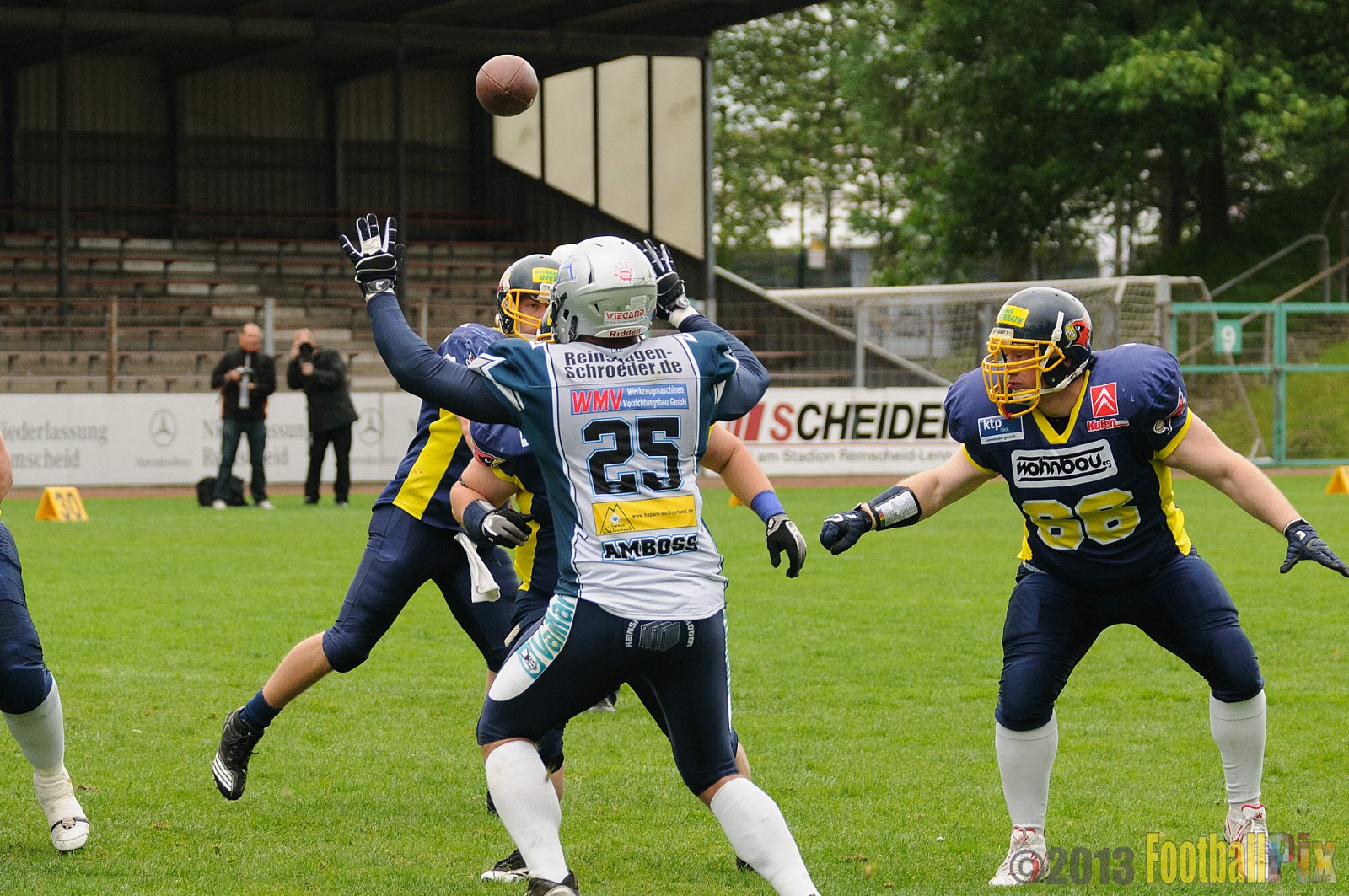 Remscheid Amboss vs. Essen Assindia Cardinals  - 23.06.2013 Remscheid Amboss vs. Essen Assindia Cardinals (10:0) 
