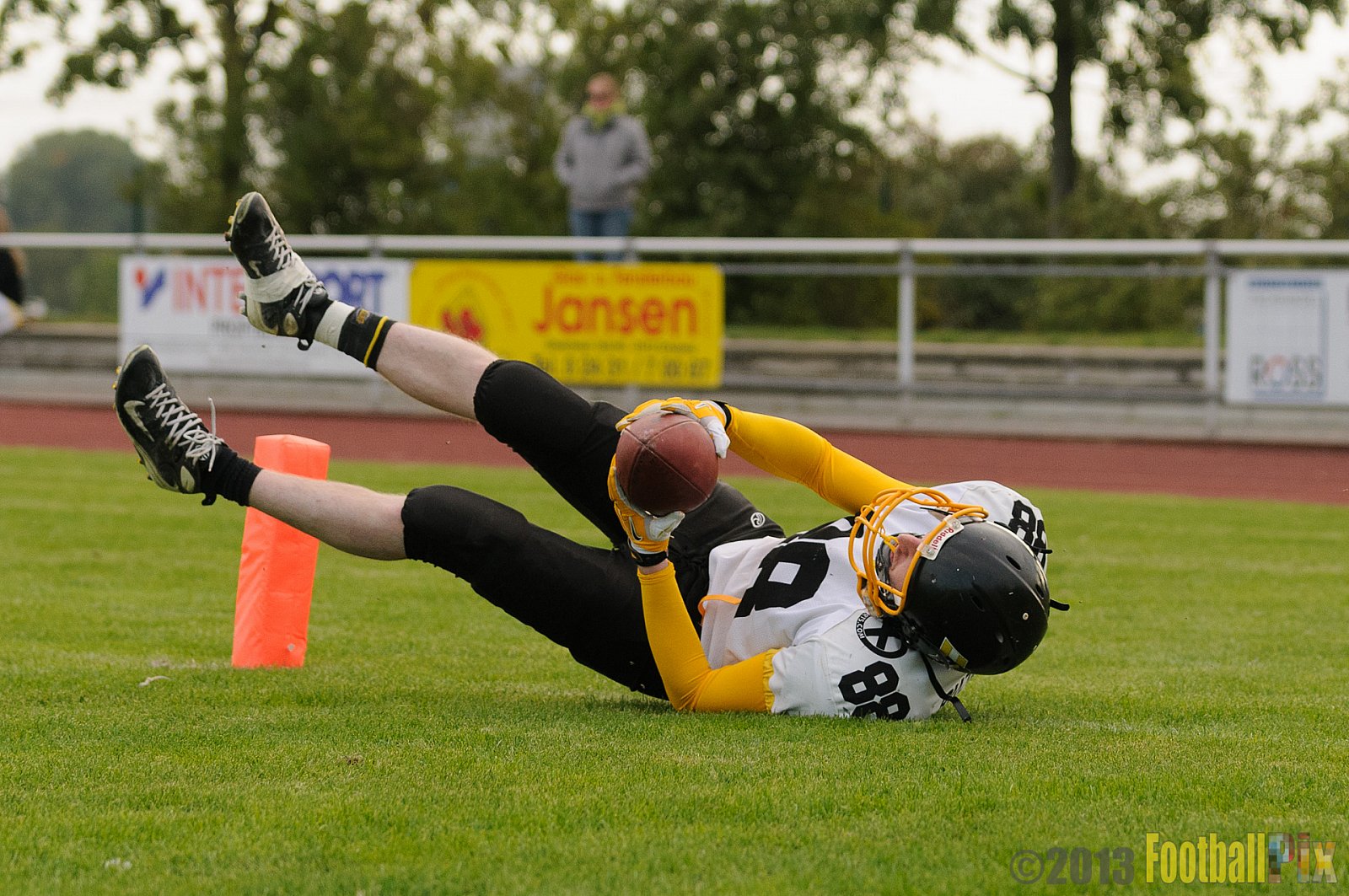 Kreis Heinsberg Bisons vs. Düsseldorf Bulldozer - 03.10.2013 Kreis Heinsberg Bisons vs. Düsseldorf Bulldozer (6:36) 