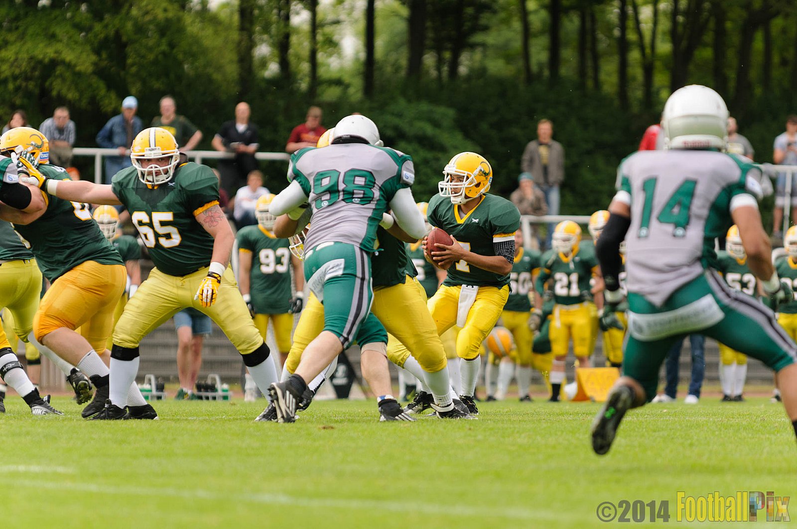 Cologne Crocodiles vs. Bielefeld Bulldogs - 26.04.2014 GFL2 Nord: Cologne Crocodiles vs. Bielefeld Bulldogs (27:49)