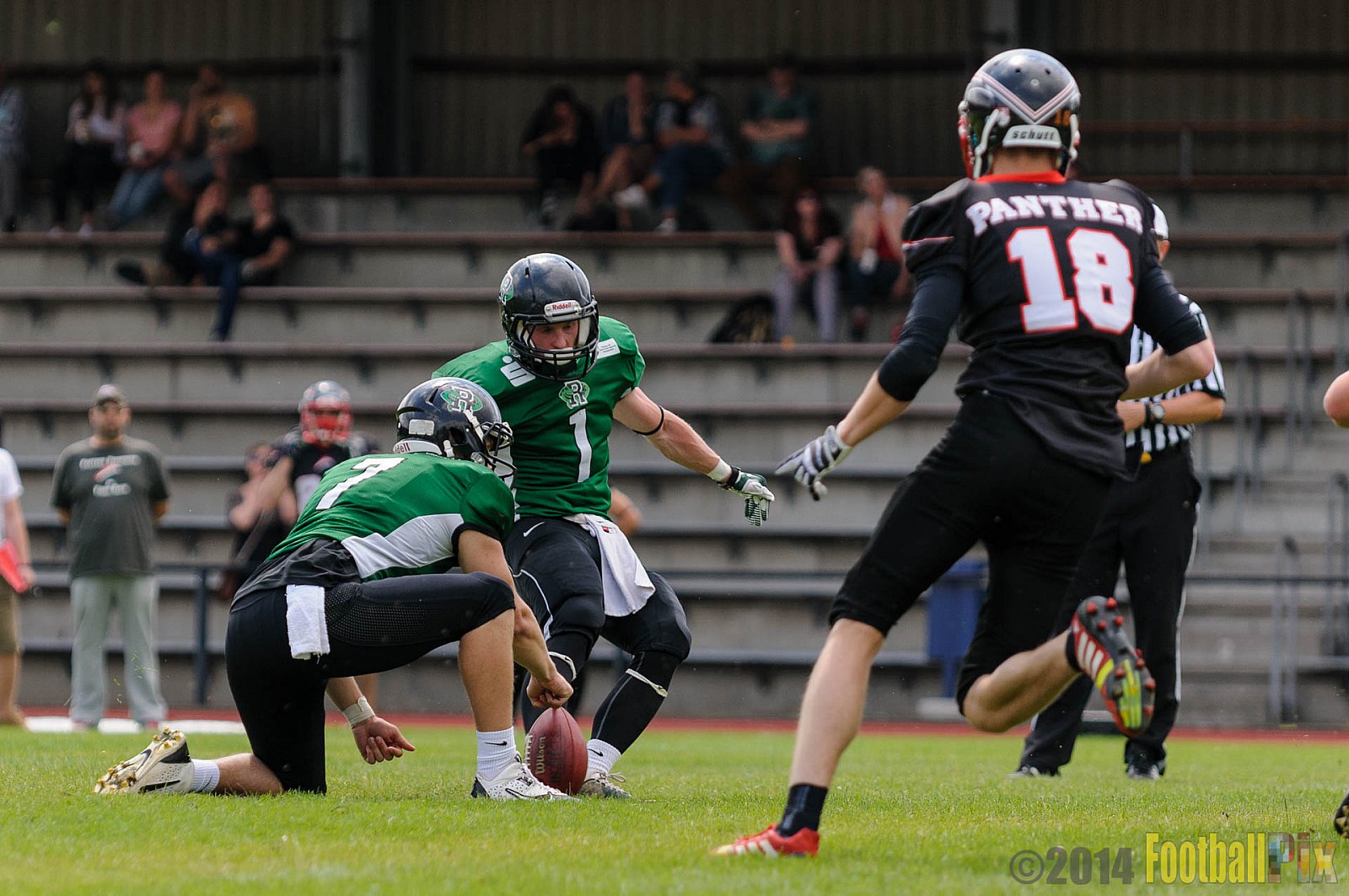 Düsseldorf Panther Prospects vs. Rheine Raptors - 15.06.2014 Düsseldorf Panther Prospects vs. Rheine Raptors (19:24) 