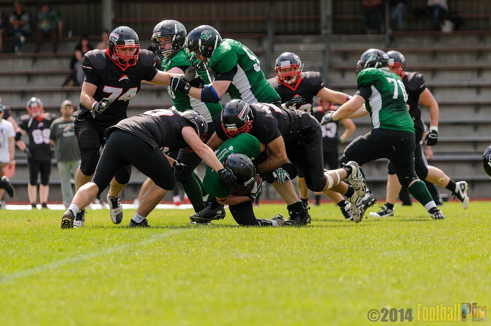 Düsseldorf Panther Prospects vs. Rheine Raptors - 15.06.2014 Düsseldorf Panther Prospects vs. Rheine Raptors (19:24) 