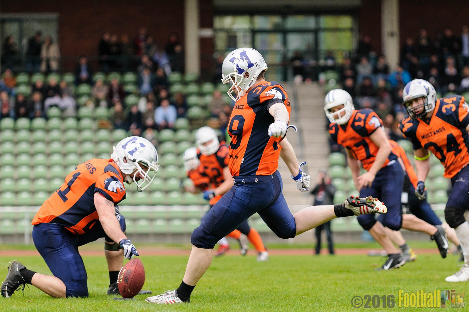 Recklinghausen Chargers vs. Sauerland Mustangs - 16.04.2016 LL NRW: Recklinghausen Chargers vs. Sauerland Mustangs (12:7)