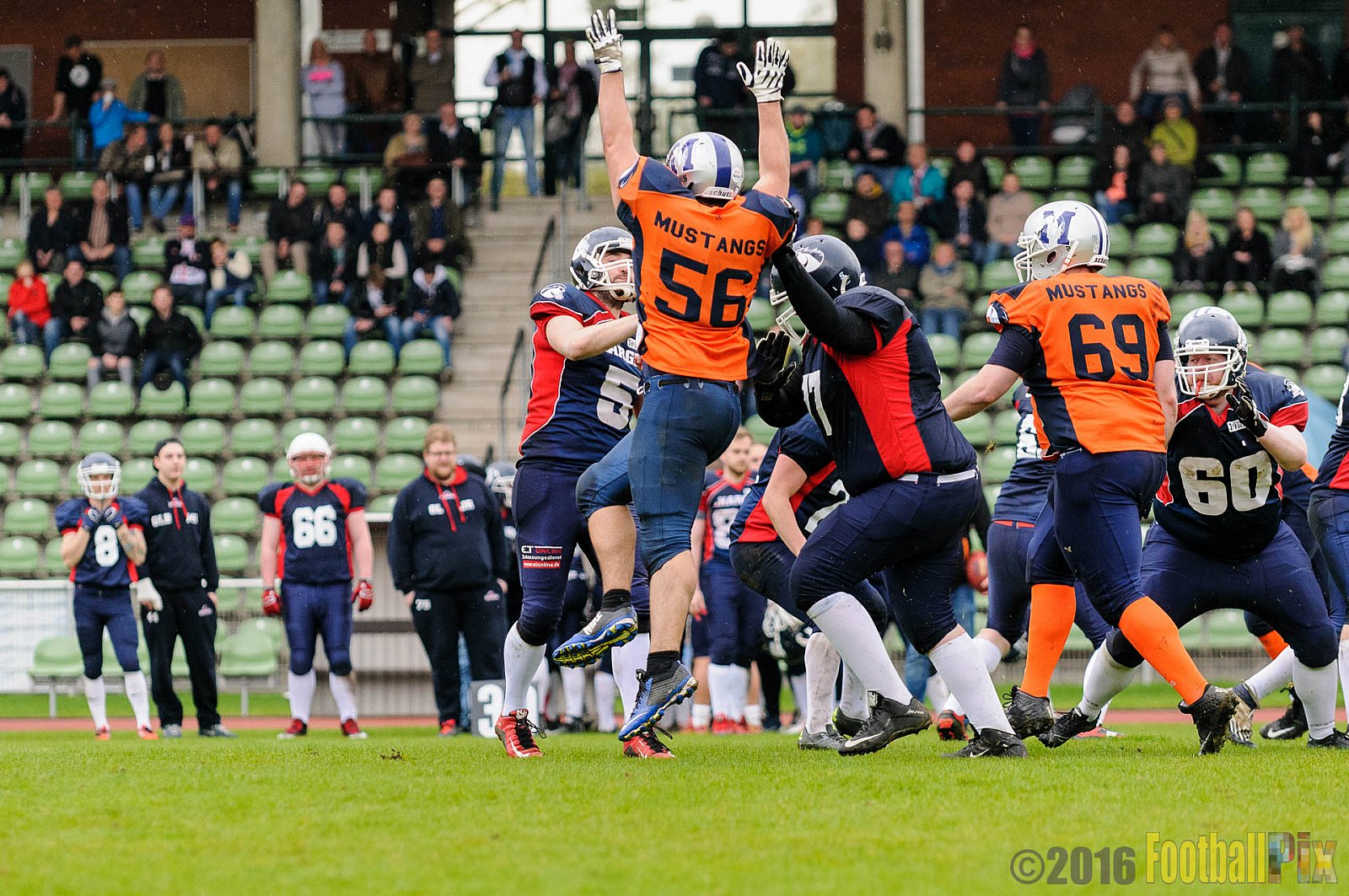 Recklinghausen Chargers vs. Sauerland Mustangs - 16.04.2016 LL NRW: Recklinghausen Chargers vs. Sauerland Mustangs (12:7)