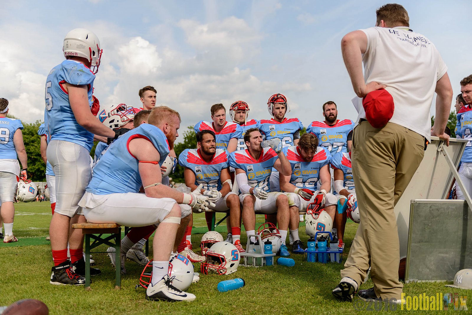  Bonn Gamecocks vs. Paderborn Dolphins - 11.06.2016 GFL2: Bonn Gamecocks vs. Paderborn Dolphins (37:40)