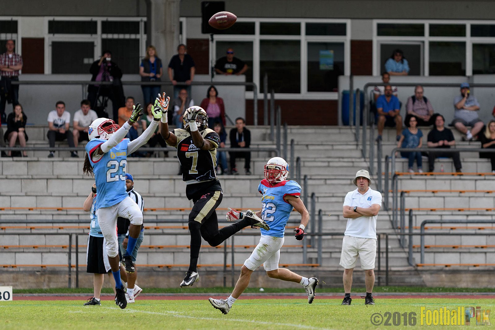 Bonn Gamecocks vs. Paderborn Dolphins - 11.06.2016 GFL2: Bonn Gamecocks vs. Paderborn Dolphins (37:40)