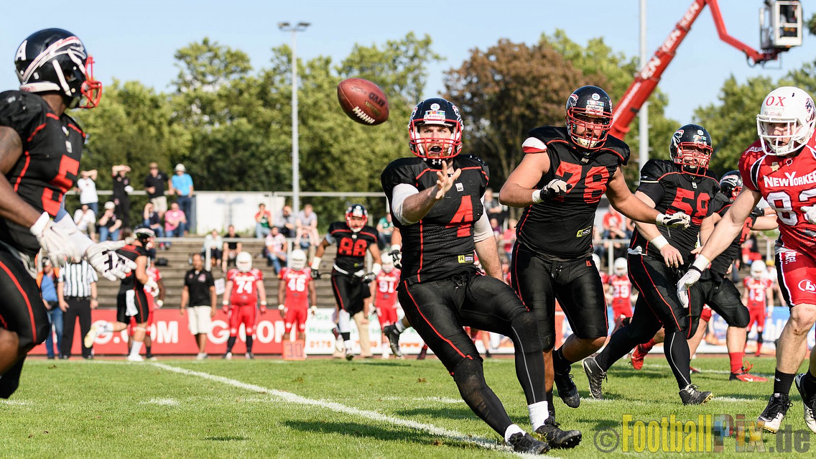 Düsseldorf Panther vs. New Yorker Lions - 06.08.2016 GFL Nord: Düsseldorf Panther vs. New Yorker Lions (10:49)