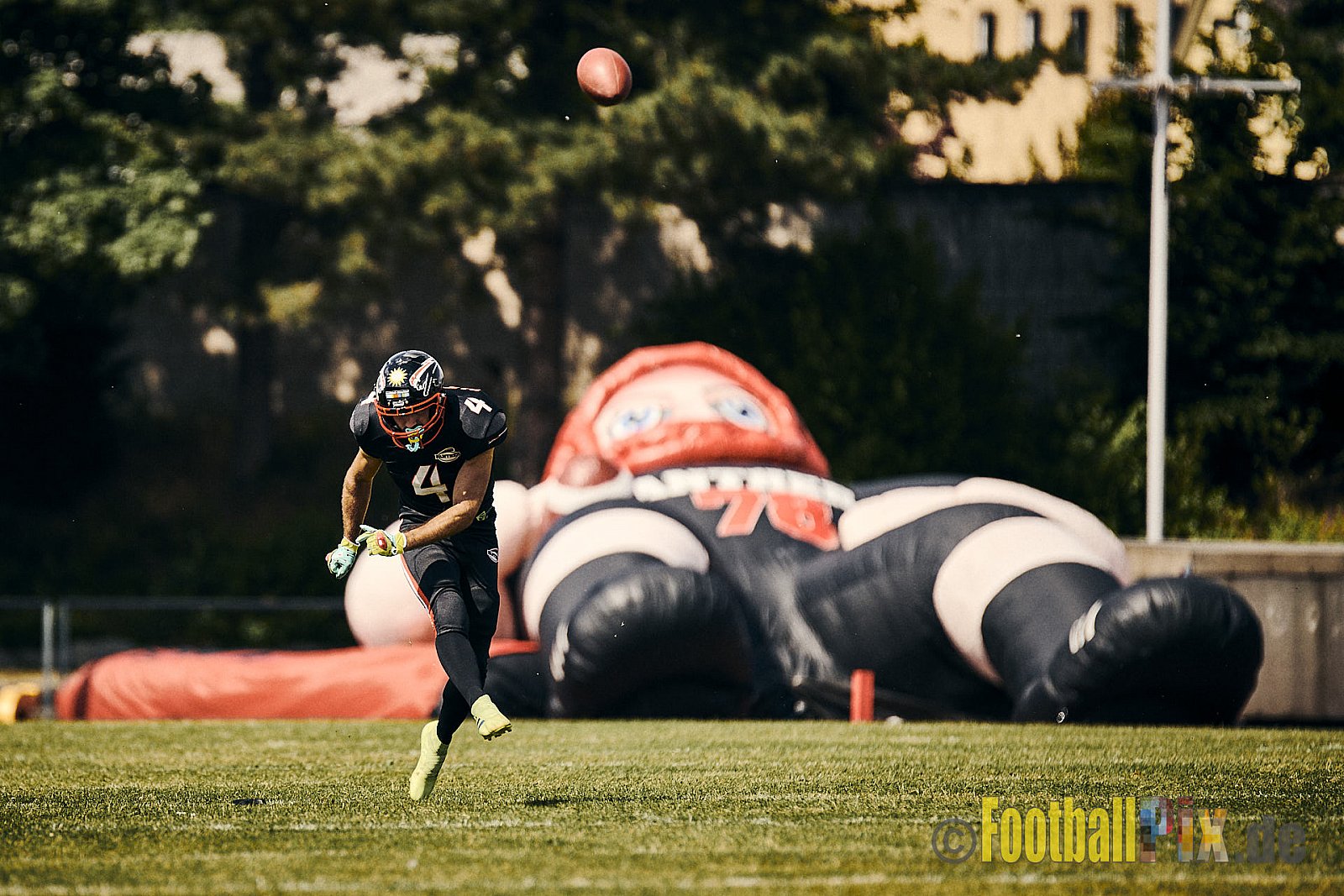 GFL2 Season 2021 Düsseldorf Panther vs. Hamburg Huskies am 12.06.2021 im Stadion VfL Benrath, Karl-Hohmann-Straße 70, 40597 Düsseldorf, Punkte Endstand 12 : 06.
[Bildnummer: 2021-06-12_0093] - DPantherVsHamburgHuskies