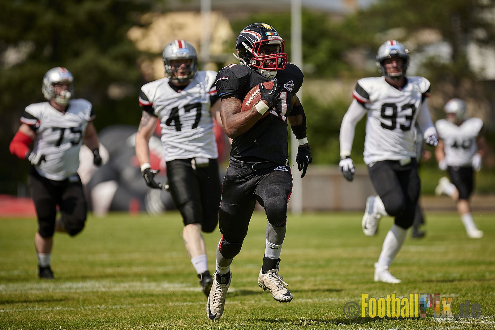 GFL2 Season 2021 Düsseldorf Panther vs. Hamburg Huskies am 12.06.2021 im Stadion VfL Benrath, Karl-Hohmann-Straße 70, 40597 Düsseldorf, Punkte Endstand 12 : 06.
[Bildnummer: 2021-06-12_0108] - DPantherVsHamburgHuskies