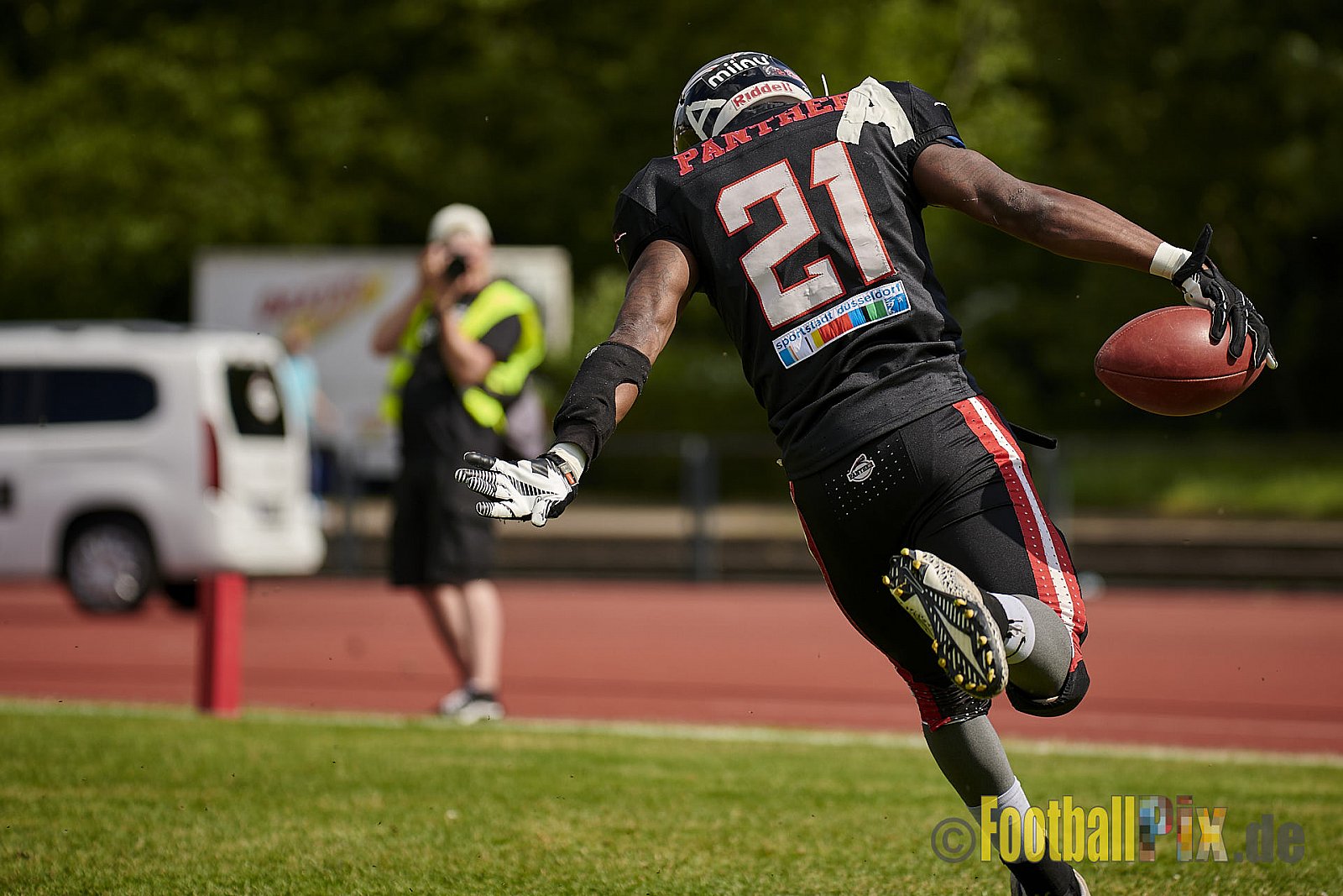 GFL2 Season 2021 Düsseldorf Panther vs. Hamburg Huskies am 12.06.2021 im Stadion VfL Benrath, Karl-Hohmann-Straße 70, 40597 Düsseldorf, Punkte Endstand 12 : 06.
[Bildnummer: 2021-06-12_0113] - DPantherVsHamburgHuskies
