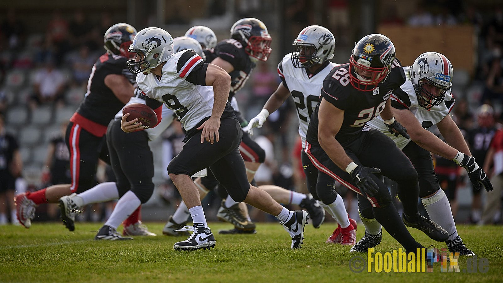 GFL2 Season 2021 Düsseldorf Panther vs. Hamburg Huskies am 12.06.2021 im Stadion VfL Benrath, Karl-Hohmann-Straße 70, 40597 Düsseldorf, Punkte Endstand 12 : 06.
[Bildnummer: 2021-06-12_0214] - DPantherVsHamburgHuskies