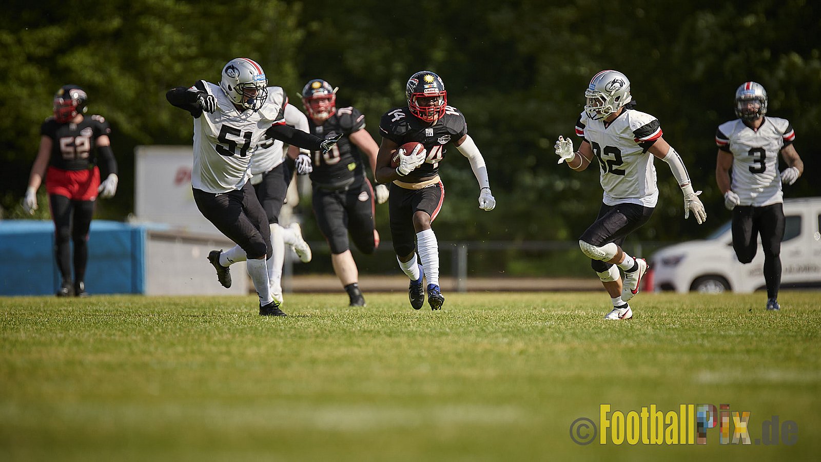 GFL2 Season 2021 Düsseldorf Panther vs. Hamburg Huskies am 12.06.2021 im Stadion VfL Benrath, Karl-Hohmann-Straße 70, 40597 Düsseldorf, Punkte Endstand 12 : 06.
[Bildnummer: 2021-06-12_0275] - DPantherVsHamburgHuskies