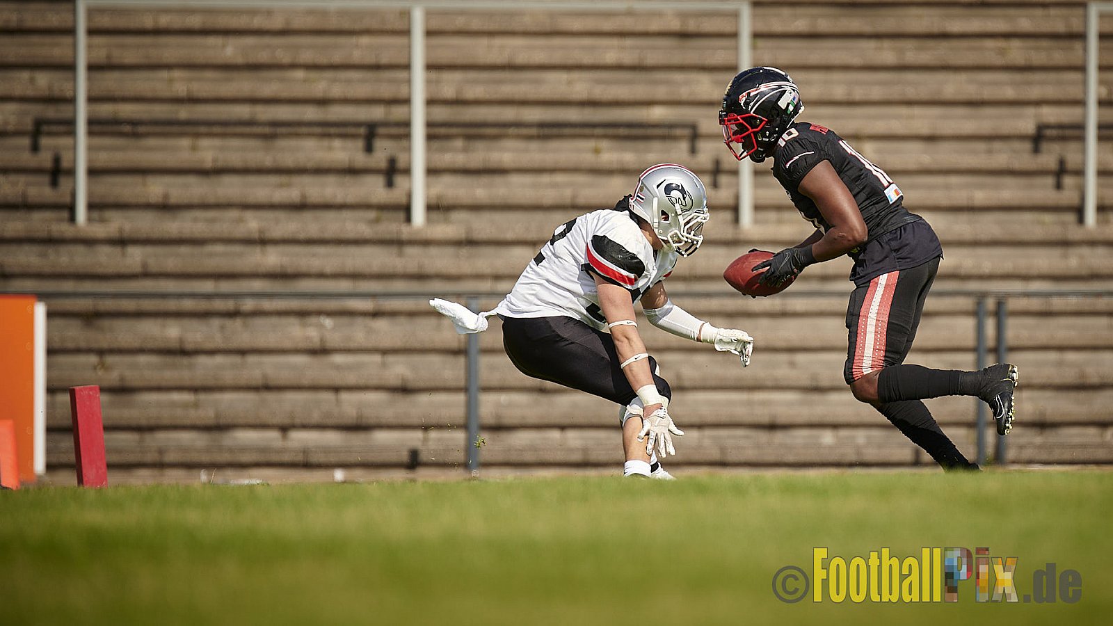 GFL2 Season 2021 Düsseldorf Panther vs. Hamburg Huskies am 12.06.2021 im Stadion VfL Benrath, Karl-Hohmann-Straße 70, 40597 Düsseldorf, Punkte Endstand 12 : 06.
[Bildnummer: 2021-06-12_0280] - DPantherVsHamburgHuskies