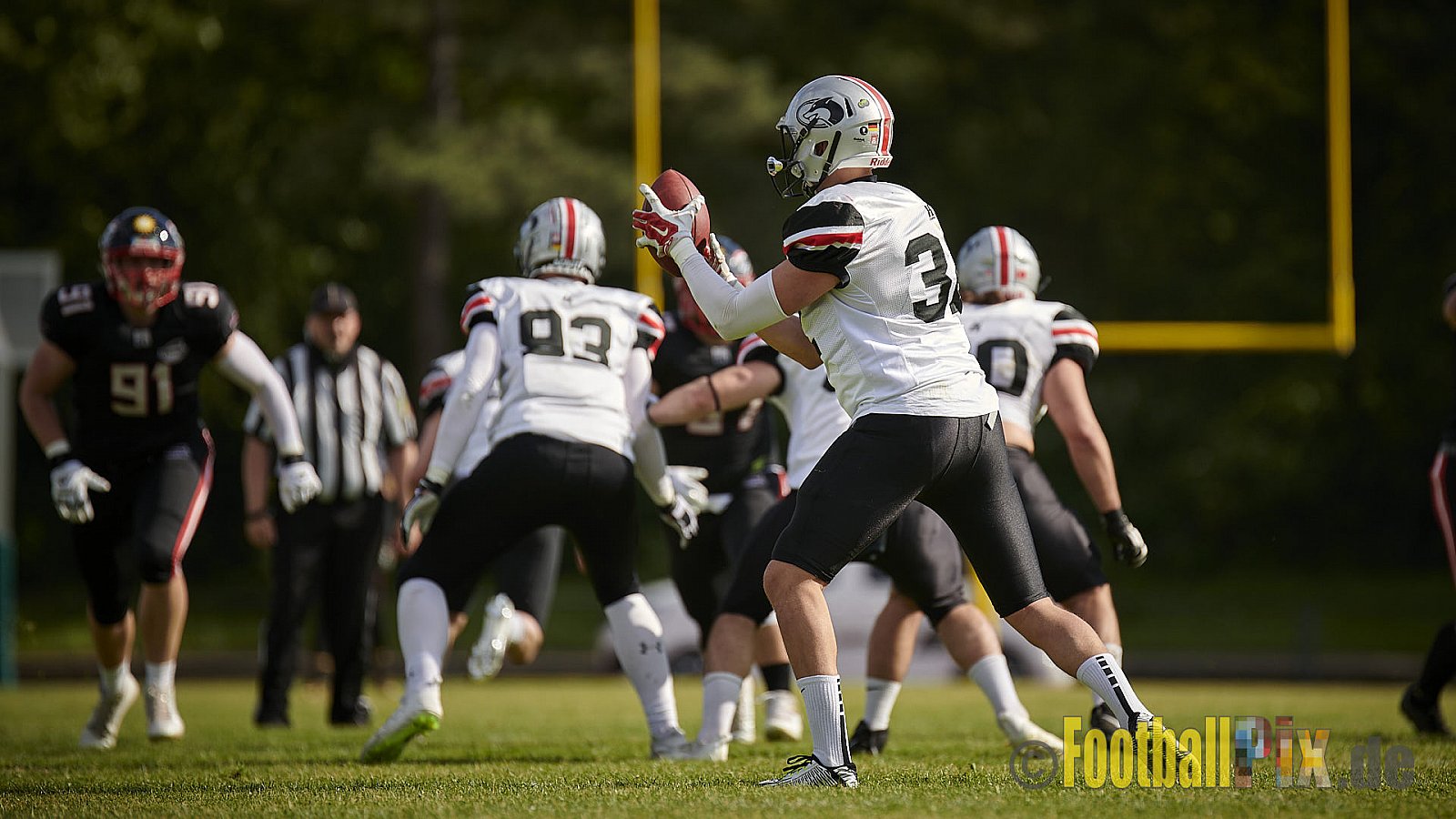 GFL2 Season 2021 Düsseldorf Panther vs. Hamburg Huskies am 12.06.2021 im Stadion VfL Benrath, Karl-Hohmann-Straße 70, 40597 Düsseldorf, Punkte Endstand 12 : 06.
[Bildnummer: 2021-06-12_0332] - DPantherVsHamburgHuskies