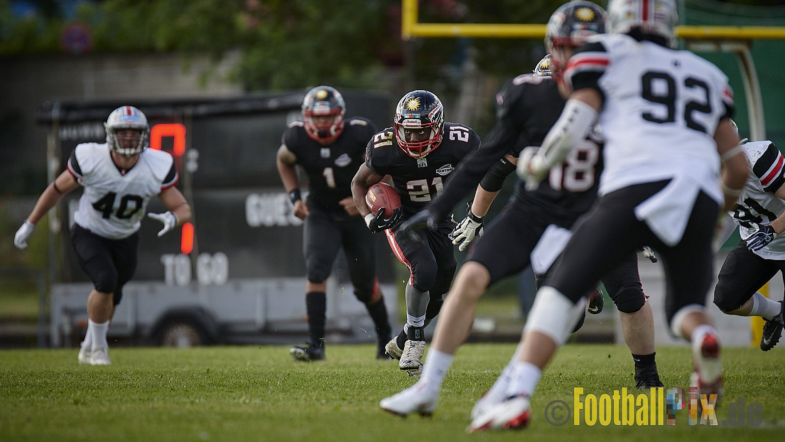 GFL2 Season 2021 Düsseldorf Panther vs. Hamburg Huskies am 12.06.2021 im Stadion VfL Benrath, Karl-Hohmann-Straße 70, 40597 Düsseldorf, Punkte Endstand 12 : 06.
[Bildnummer: 2021-06-12_0402] - DPantherVsHamburgHuskies