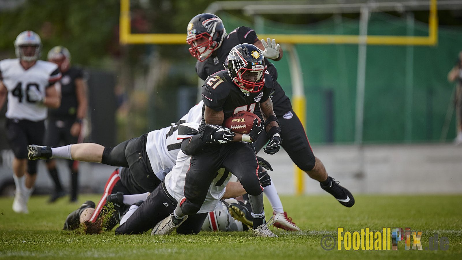 GFL2 Season 2021 Düsseldorf Panther vs. Hamburg Huskies am 12.06.2021 im Stadion VfL Benrath, Karl-Hohmann-Straße 70, 40597 Düsseldorf, Punkte Endstand 12 : 06.
[Bildnummer: 2021-06-12_0404] - DPantherVsHamburgHuskies