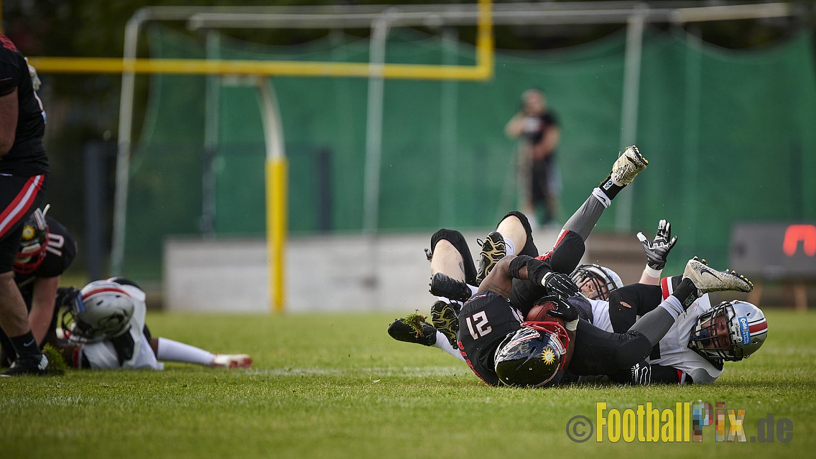 GFL2 Season 2021 Düsseldorf Panther vs. Hamburg Huskies am 12.06.2021 im Stadion VfL Benrath, Karl-Hohmann-Straße 70, 40597 Düsseldorf, Punkte Endstand 12 : 06.
[Bildnummer: 2021-06-12_0409] - DPantherVsHamburgHuskies