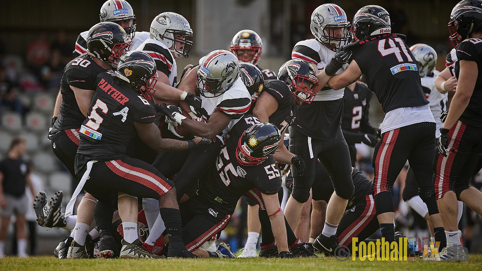 GFL2 Season 2021 Düsseldorf Panther vs. Hamburg Huskies am 12.06.2021 im Stadion VfL Benrath, Karl-Hohmann-Straße 70, 40597 Düsseldorf, Punkte Endstand 12 : 06.
[Bildnummer: 2021-06-12_0426] - DPantherVsHamburgHuskies
