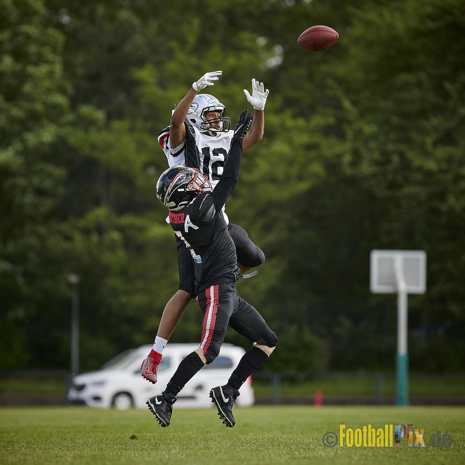 GFL2 Season 2021 Düsseldorf Panther vs. Hamburg Huskies am 12.06.2021 im Stadion VfL Benrath, Karl-Hohmann-Straße 70, 40597 Düsseldorf, Punkte Endstand 12 : 06.
[Bildnummer: 2021-06-12_0430] - DPantherVsHamburgHuskies