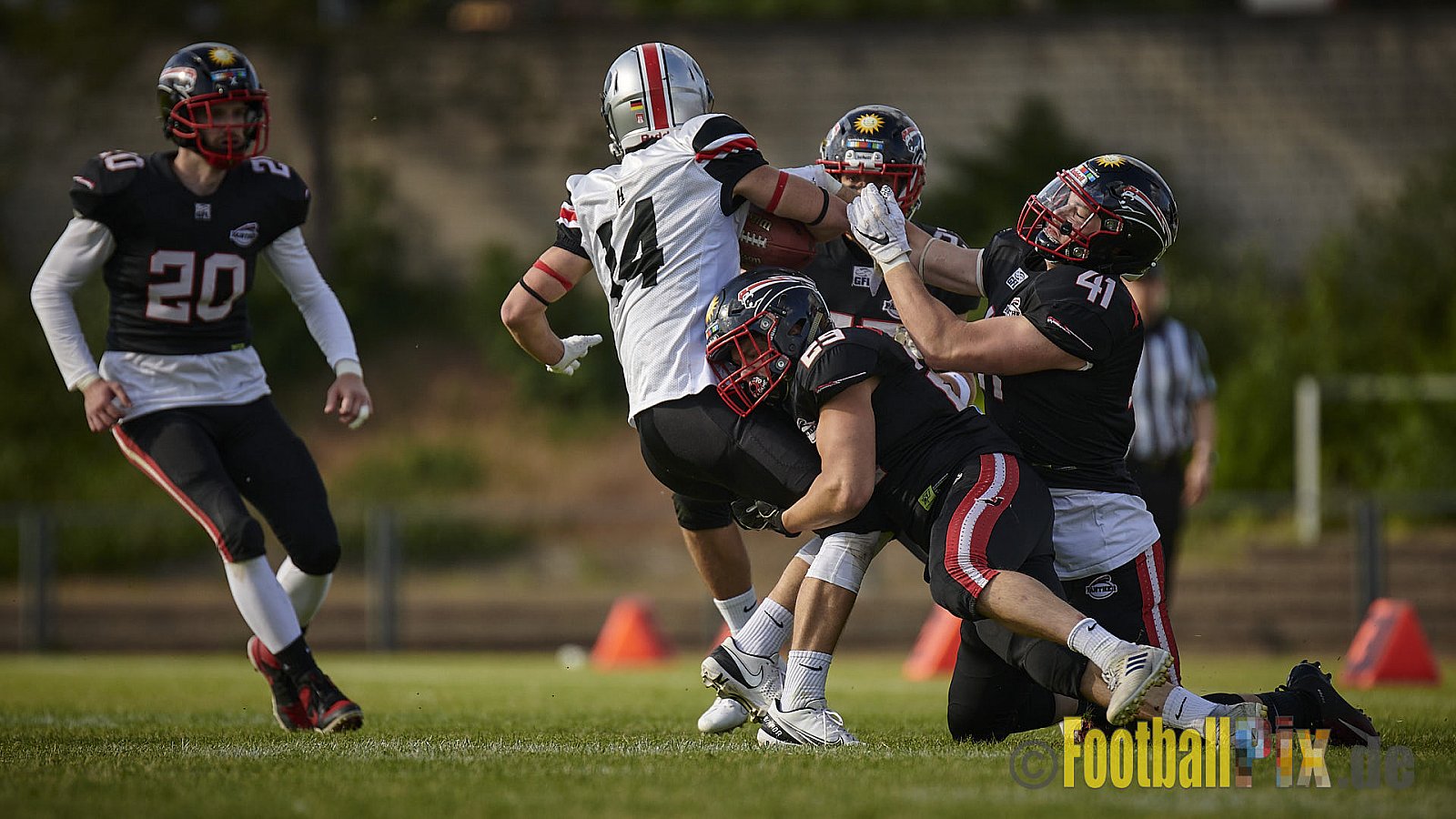 GFL2 Season 2021 Düsseldorf Panther vs. Hamburg Huskies am 12.06.2021 im Stadion VfL Benrath, Karl-Hohmann-Straße 70, 40597 Düsseldorf, Punkte Endstand 12 : 06.
[Bildnummer: 2021-06-12_0464] - DPantherVsHamburgHuskies