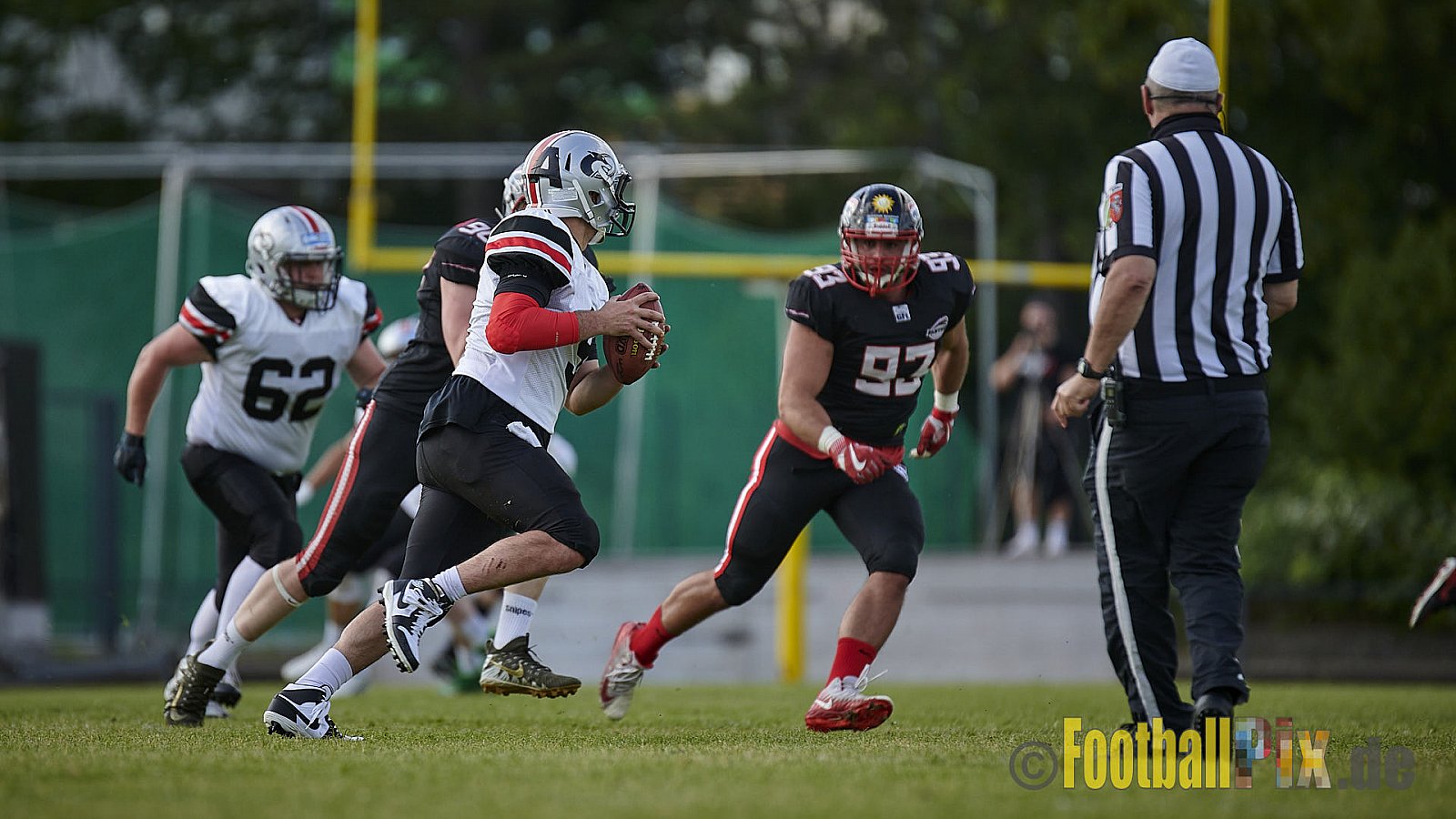 GFL2 Season 2021 Düsseldorf Panther vs. Hamburg Huskies am 12.06.2021 im Stadion VfL Benrath, Karl-Hohmann-Straße 70, 40597 Düsseldorf, Punkte Endstand 12 : 06.
[Bildnummer: 2021-06-12_0469] - DPantherVsHamburgHuskies