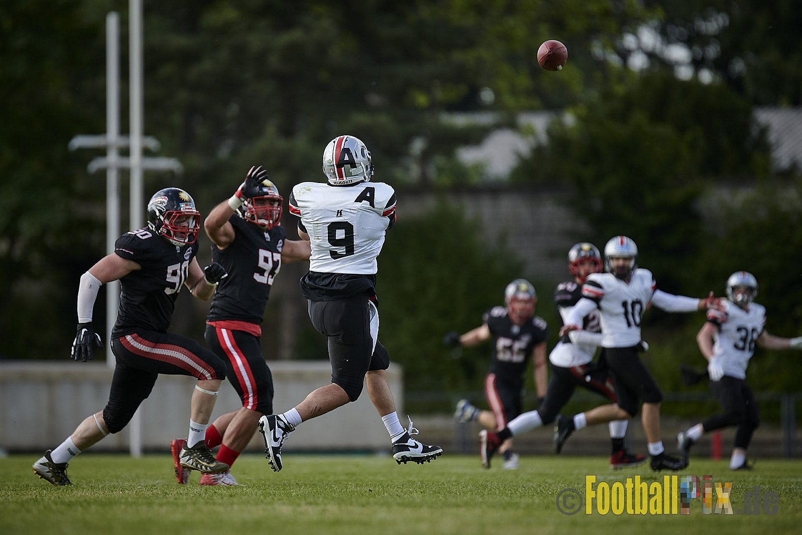 GFL2 Season 2021 Düsseldorf Panther vs. Hamburg Huskies am 12.06.2021 im Stadion VfL Benrath, Karl-Hohmann-Straße 70, 40597 Düsseldorf, Punkte Endstand 12 : 06.
[Bildnummer: 2021-06-12_0471] - DPantherVsHamburgHuskies