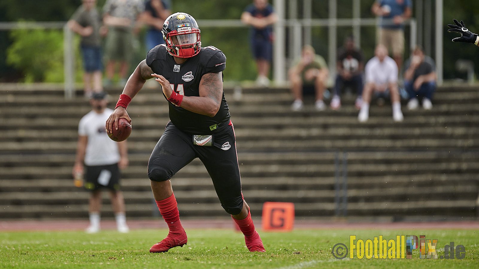 GFL2 Season 2021 Düsseldorf Panther vs. Solingen Paladins am 26.06.2021 im Stadion VfL Benrath, Karl-Hohmann-Straße 70, 40597 Düsseldorf, Punkte Endstand 13 : 00.
[Bildnummer: 2021-06-26_0271] - DPantherVsSolingenPaladins
