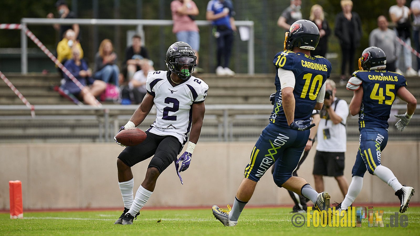 GFL2 Season 2021 Assindia Cardinals vs. Langenfeld Longhorns am 4.07.2021 im Stadion Am Hallo, Hallostraße, 45141 Essen. Endstand des Spiels 28 : 31.
[Bildnummer: 2021-07-04_0064] - AssindiaCardinalsVsLangenfeldLonghorns