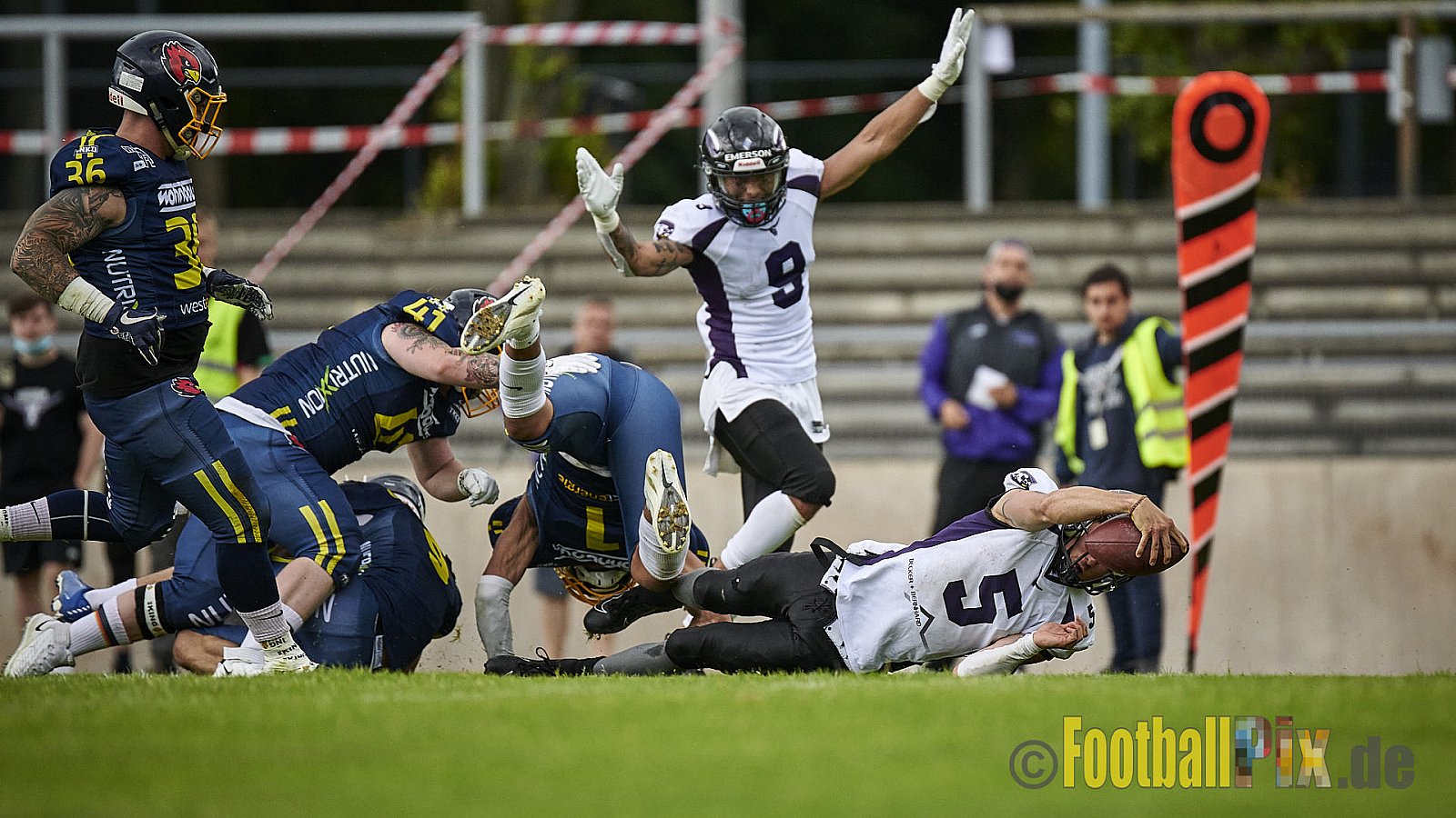 GFL2 Season 2021 Assindia Cardinals vs. Langenfeld Longhorns am 4.07.2021 im Stadion Am Hallo, Hallostraße, 45141 Essen. Endstand des Spiels 28 : 31.
[Bildnummer: 2021-07-04_0155] - AssindiaCardinalsVsLangenfeldLonghorns