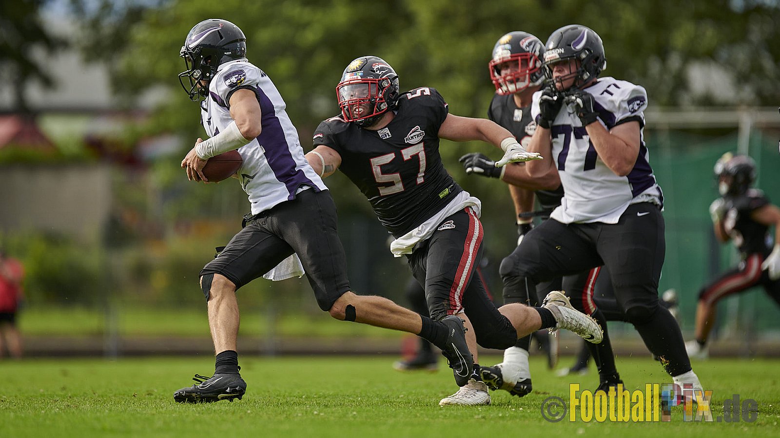 GFL2 Season 2021 Düsseldorf Panther vs. Langenfeld Longhorns am 7.08.2021 im Stadion VfL Benrath, Karl-Hohmann-Straße 70, 40597 Düsseldorf, Punkte Endstand 17 : 0.
[Bildnummer: 2021-08-07_0365]Düsseldorf Panther vs. Langenfeld Longhorns am 7.08.2021 - DPantherVsLangenfeldLonghorns