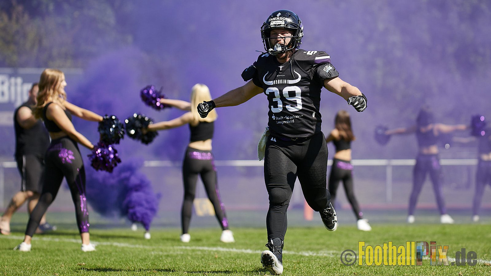 GFL2 Season 2021 Langenfeld Longhorns vs. Assindia Cardinals am 14.08.2021 im Jahnstadion, Jahnstr.4, 40764 Langenfeld. Punkte Endstand 42 : 12 (2:6/14:0/13:6/13:0)
[Bildnummer: 2021-08-14_0062] - LangenfeldLonghornsVsAssindiaCardinals