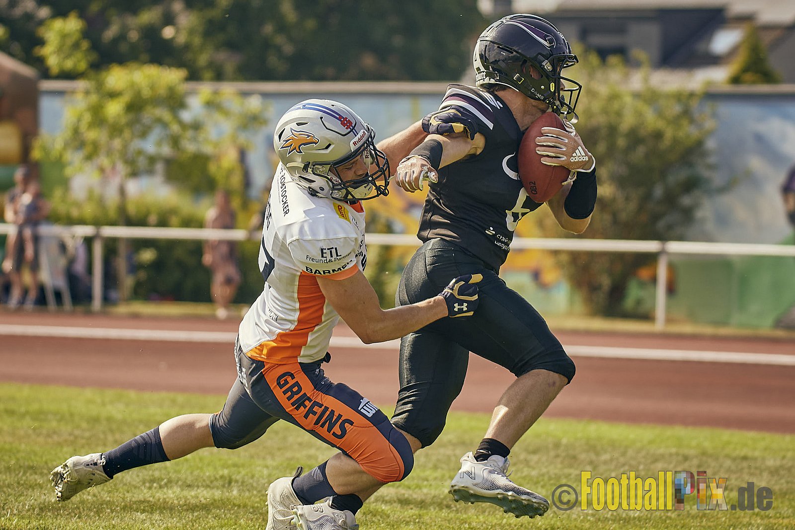 GFL2 Season 2022 Langenfeld Longhorns vs. Rostock Griffins am 4.06.2022 im Stadion Jahnstadion Langenfeld, Jahnstraße 4, 40764 Langenfeld (Rheinland). Spiel Endstand 35 : 07. Bildnummer: 2022-06-04_0008 - LangenfeldLonghornsVsRostockGriffins