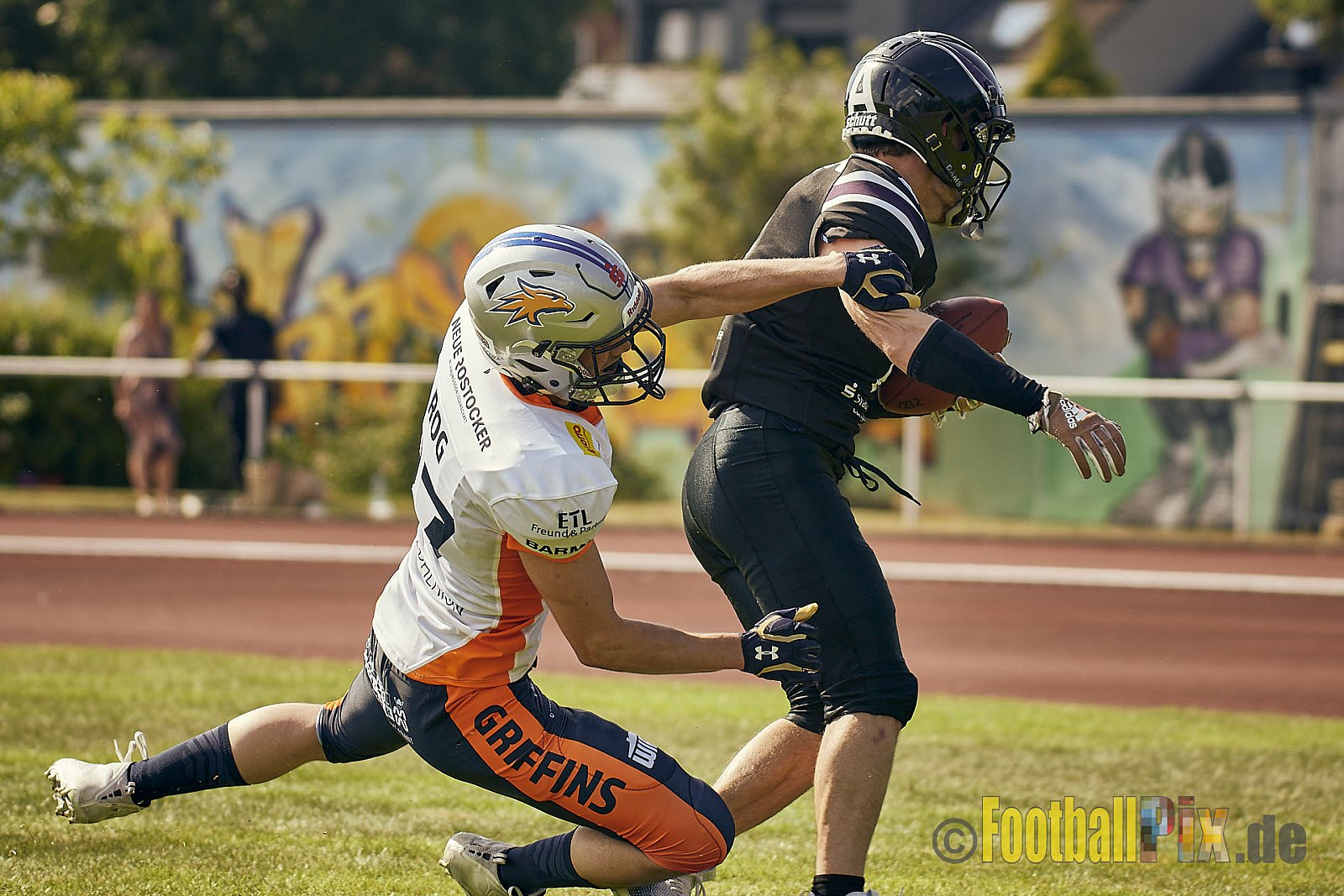 GFL2 Season 2022 Langenfeld Longhorns vs. Rostock Griffins am 4.06.2022 im Stadion Jahnstadion Langenfeld, Jahnstraße 4, 40764 Langenfeld (Rheinland). Spiel Endstand 35 : 07. Bildnummer: 2022-06-04_0009 - LangenfeldLonghornsVsRostockGriffins