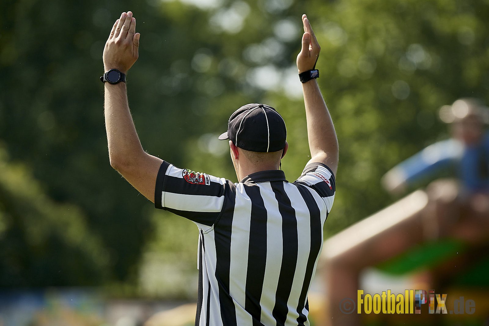 GFL2 Season 2022 Langenfeld Longhorns vs. Rostock Griffins am 4.06.2022 im Stadion Jahnstadion Langenfeld, Jahnstraße 4, 40764 Langenfeld (Rheinland). Spiel Endstand 35 : 07. Bildnummer: 2022-06-04_0015 - LangenfeldLonghornsVsRostockGriffins