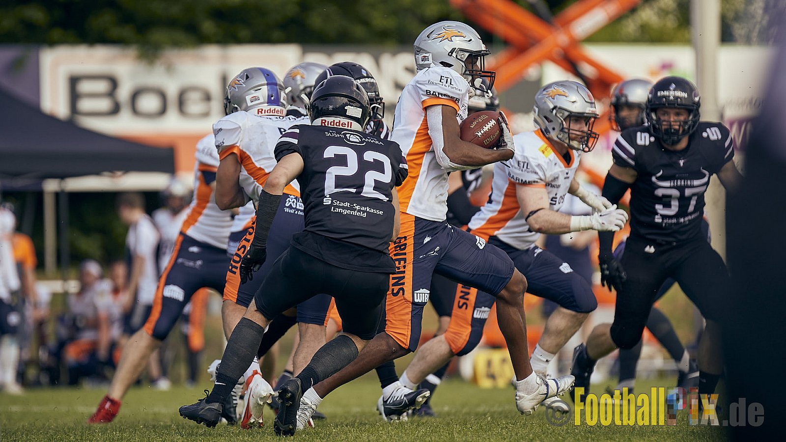 GFL2 Season 2022 Langenfeld Longhorns vs. Rostock Griffins am 4.06.2022 im Stadion Jahnstadion Langenfeld, Jahnstraße 4, 40764 Langenfeld (Rheinland). Spiel Endstand 35 : 07. Bildnummer: 2022-06-04_0043 - LangenfeldLonghornsVsRostockGriffins