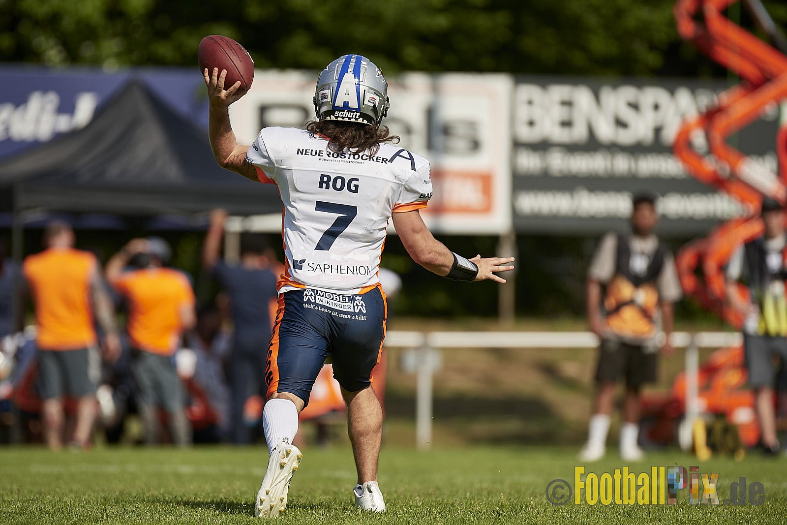 GFL2 Season 2022 Langenfeld Longhorns vs. Rostock Griffins am 4.06.2022 im Stadion Jahnstadion Langenfeld, Jahnstraße 4, 40764 Langenfeld (Rheinland). Spiel Endstand 35 : 07. Bildnummer: 2022-06-04_0056 - LangenfeldLonghornsVsRostockGriffins