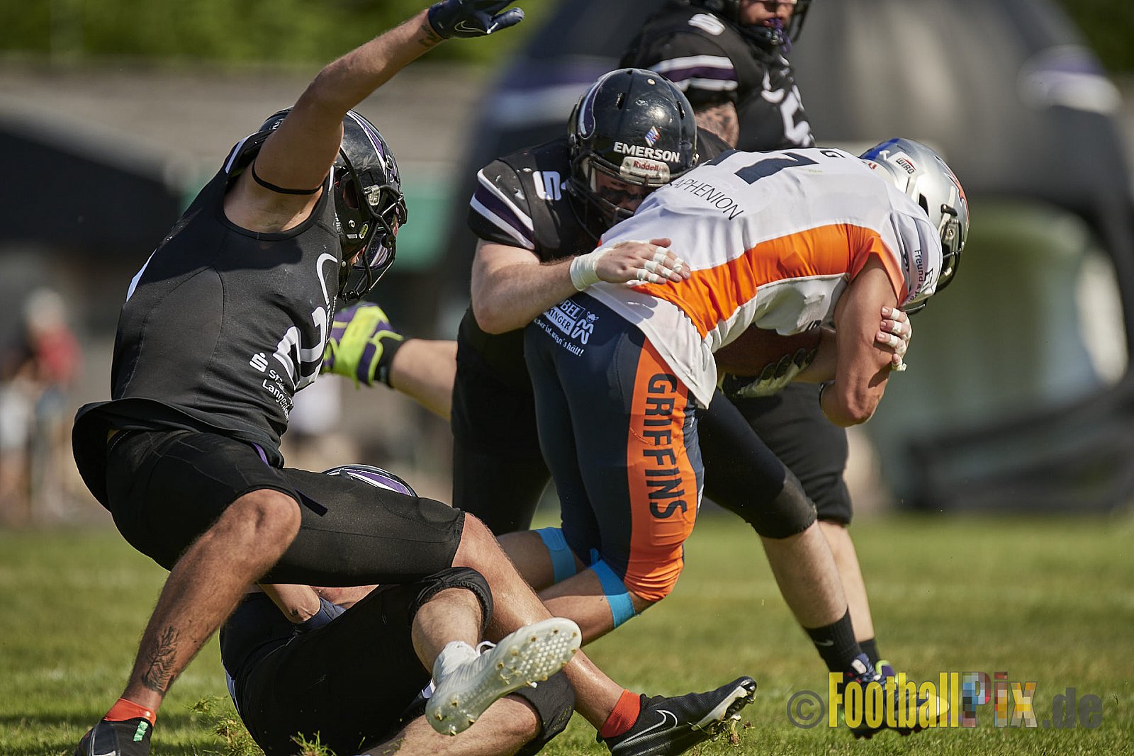 GFL2 Season 2022 Langenfeld Longhorns vs. Rostock Griffins am 4.06.2022 im Stadion Jahnstadion Langenfeld, Jahnstraße 4, 40764 Langenfeld (Rheinland). Spiel Endstand 35 : 07. Bildnummer: 2022-06-04_0076 - LangenfeldLonghornsVsRostockGriffins