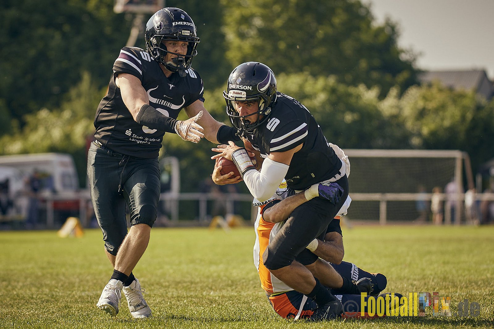 GFL2 Season 2022 Langenfeld Longhorns vs. Rostock Griffins am 4.06.2022 im Stadion Jahnstadion Langenfeld, Jahnstraße 4, 40764 Langenfeld (Rheinland). Spiel Endstand 35 : 07. Bildnummer: 2022-06-04_0146 - LangenfeldLonghornsVsRostockGriffins