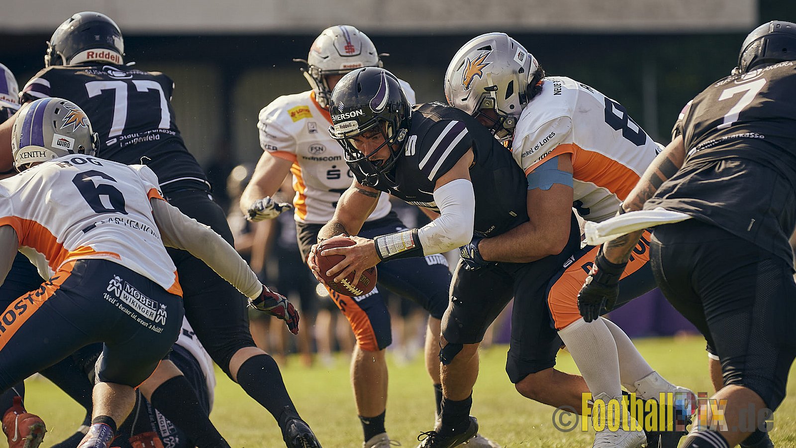 GFL2 Season 2022 Langenfeld Longhorns vs. Rostock Griffins am 4.06.2022 im Stadion Jahnstadion Langenfeld, Jahnstraße 4, 40764 Langenfeld (Rheinland). Spiel Endstand 35 : 07. Bildnummer: 2022-06-04_0160 - LangenfeldLonghornsVsRostockGriffins