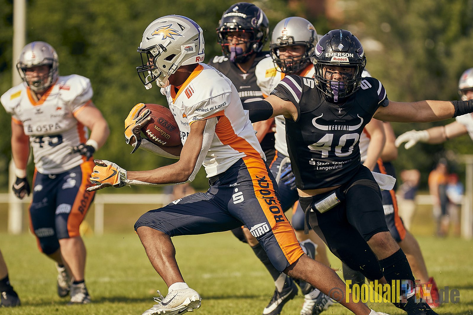 GFL2 Season 2022 Langenfeld Longhorns vs. Rostock Griffins am 4.06.2022 im Stadion Jahnstadion Langenfeld, Jahnstraße 4, 40764 Langenfeld (Rheinland). Spiel Endstand 35 : 07. Bildnummer: 2022-06-04_0176 - LangenfeldLonghornsVsRostockGriffins