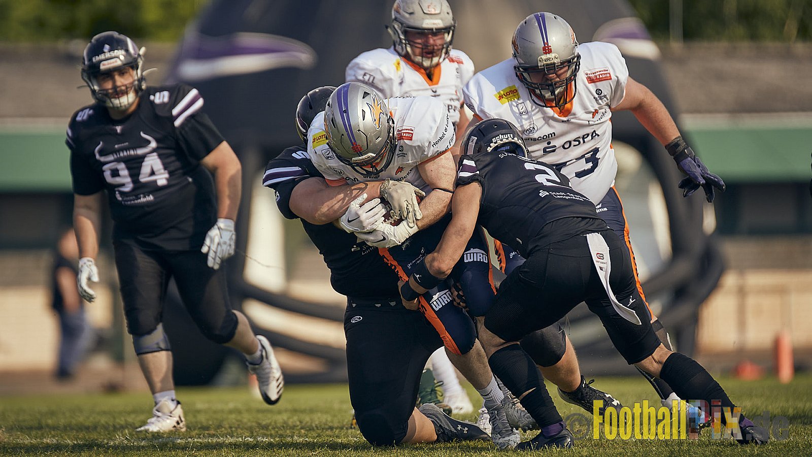 GFL2 Season 2022 Langenfeld Longhorns vs. Rostock Griffins am 4.06.2022 im Stadion Jahnstadion Langenfeld, Jahnstraße 4, 40764 Langenfeld (Rheinland). Spiel Endstand 35 : 07. Bildnummer: 2022-06-04_0193 - LangenfeldLonghornsVsRostockGriffins