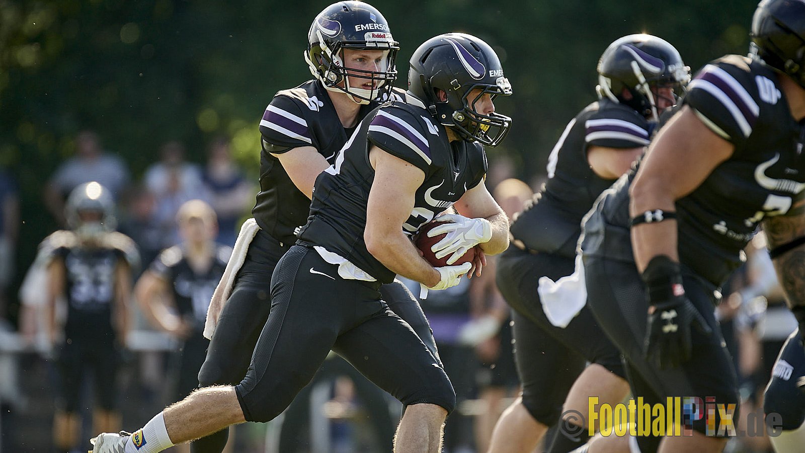 GFL2 Season 2022 Langenfeld Longhorns vs. Rostock Griffins am 4.06.2022 im Stadion Jahnstadion Langenfeld, Jahnstraße 4, 40764 Langenfeld (Rheinland). Spiel Endstand 35 : 07. Bildnummer: 2022-06-04_0217 - LangenfeldLonghornsVsRostockGriffins