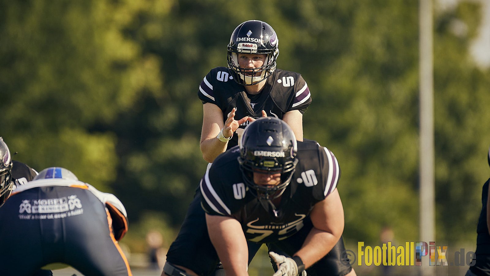 GFL2 Season 2022 Langenfeld Longhorns vs. Rostock Griffins am 4.06.2022 im Stadion Jahnstadion Langenfeld, Jahnstraße 4, 40764 Langenfeld (Rheinland). Spiel Endstand 35 : 07. Bildnummer: 2022-06-04_0245 - LangenfeldLonghornsVsRostockGriffins