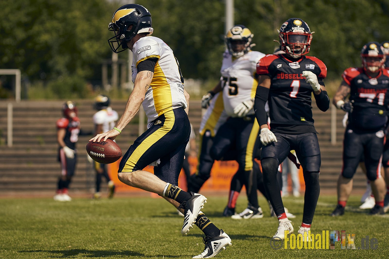 GFL Season 2022 Düsseldorf Panther vs. Berlin Adler am 4.06.2022 im Stadion VfL Benrath, Karl-Hohmann-Straße 70, 40597 Düsseldorf. Spiel Endstand 0 : 21. Bildnummer: 2022-06-04_0406 - DPantherVsBerlinAdler