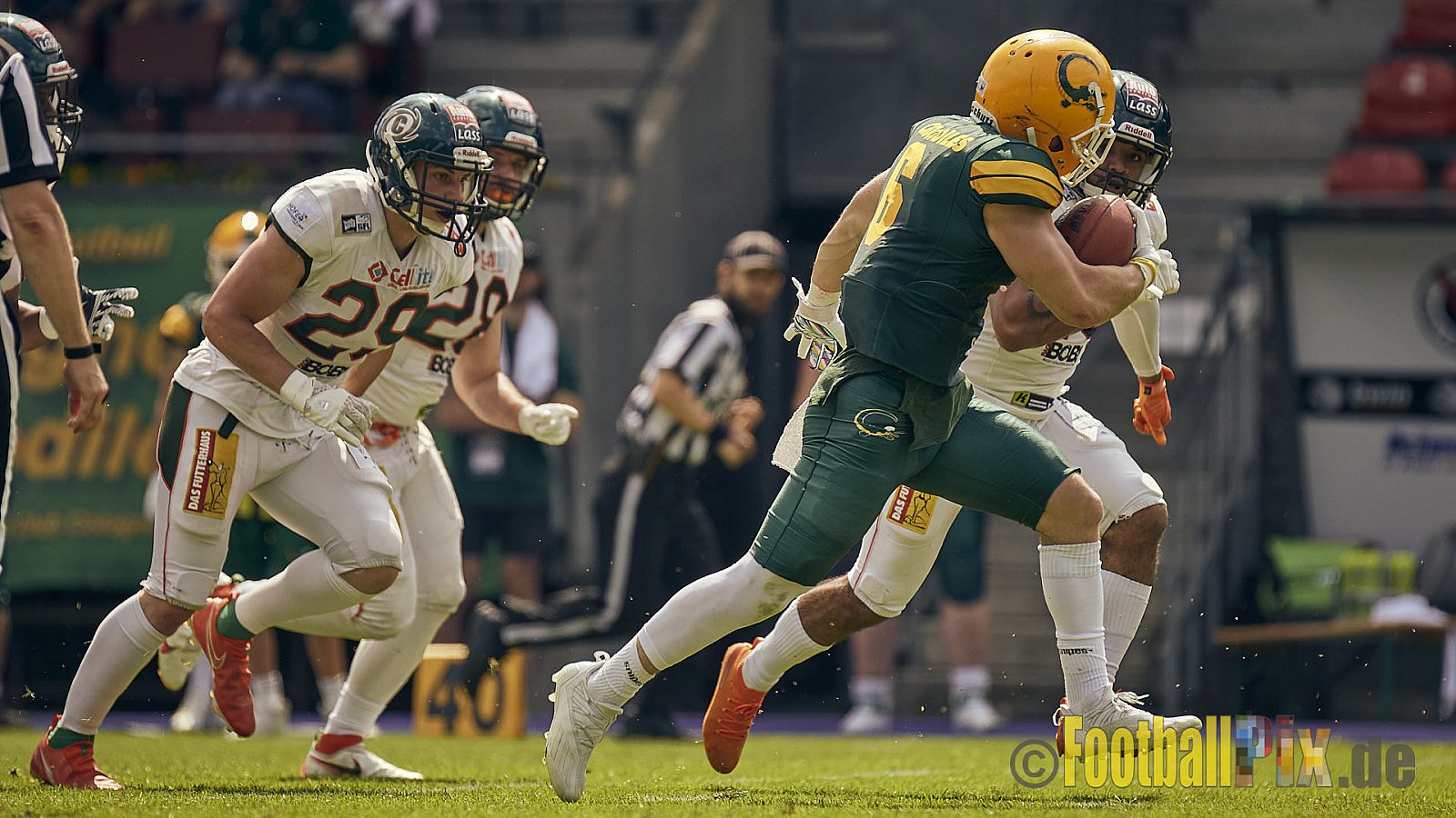 GFL Season 2022 Cologne Crocodiles vs. Kiel Baltic Hurricanes am 11.06.2022 im Stadion Stadion Höhenberg, Höhenberger Ring, 51103 Köln. Punkte Endstand 49 : 00. Bildnummer: 2022-06-11_0636 - CologneCrocodilesVsKielBalticHurricanes