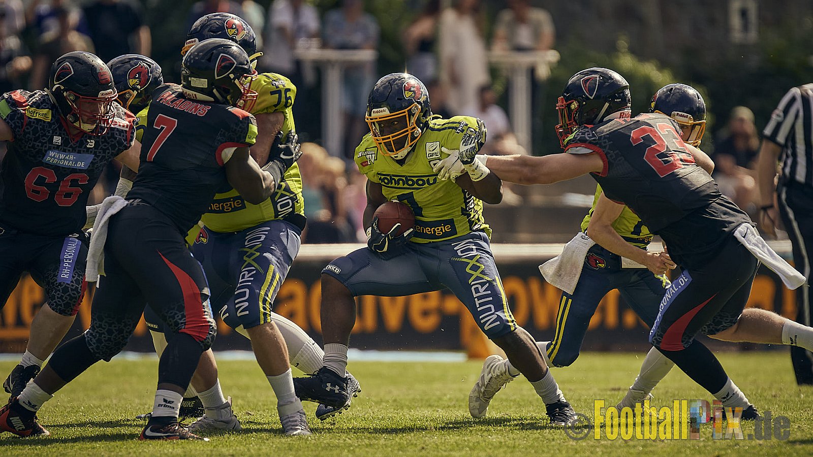 GFL2 Season 2022 Solingen Paladins vs. Assindia Cardinals am 2.07.2022 im Stadion Jahnkampfbahn Solingen, Adolf-Clarenbach-Straße 36, 42719 Solingen. Spiel Endstand 25 : 13. Bildnummer: 2022-07-02_0071 - SolingenPaladinsVsAssindiaCardinals