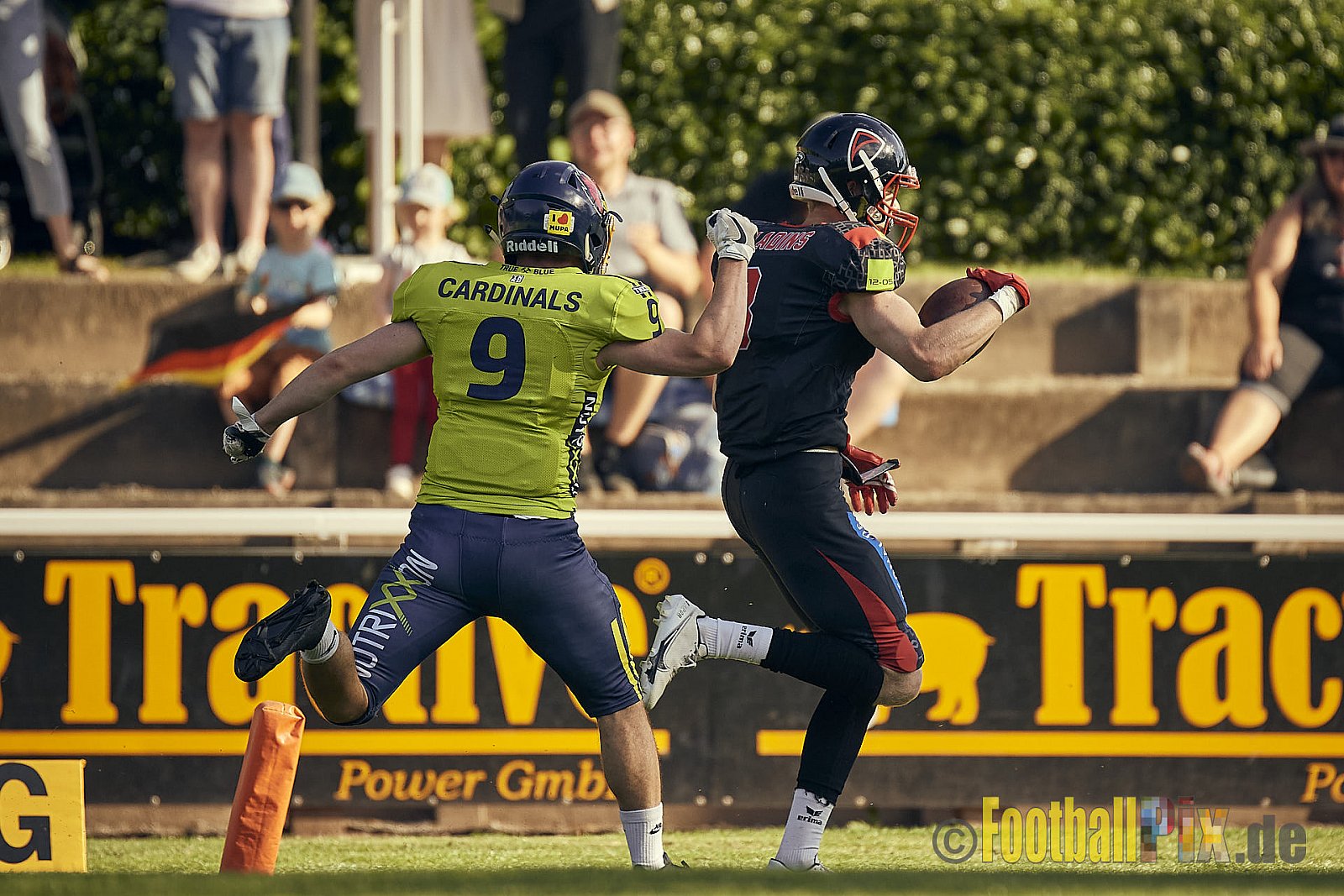 GFL2 Season 2022 Solingen Paladins vs. Assindia Cardinals am 2.07.2022 im Stadion Jahnkampfbahn Solingen, Adolf-Clarenbach-Straße 36, 42719 Solingen. Spiel Endstand 25 : 13. Bildnummer: 2022-07-02_0360 - SolingenPaladinsVsAssindiaCardinals