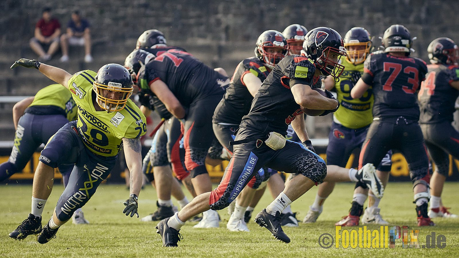 GFL2 Season 2022 Solingen Paladins vs. Assindia Cardinals am 2.07.2022 im Stadion Jahnkampfbahn Solingen, Adolf-Clarenbach-Straße 36, 42719 Solingen. Spiel Endstand 25 : 13. Bildnummer: 2022-07-02_0509 - SolingenPaladinsVsAssindiaCardinals
