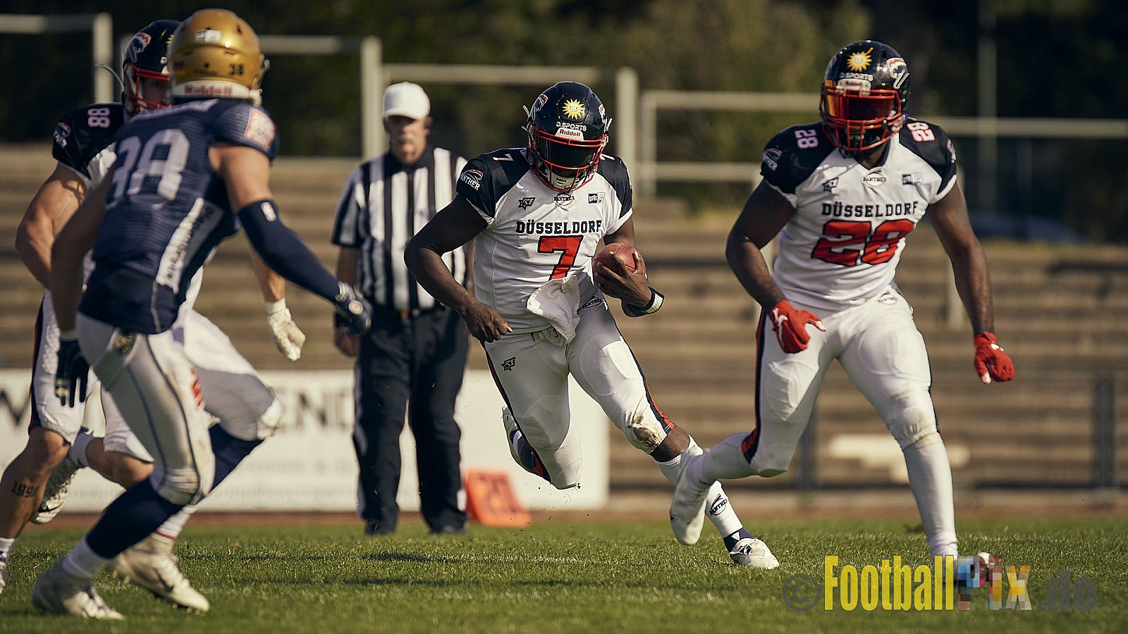 Spiel der GFL Season 2022 Düsseldorf Panther vs. Dresden Monarchs am 30.07.2022 im Stadion VfL Benrath, Karl-Hohmann-Straße 70, 40597 Düsseldorf, Punkte Endstand 00 : 21.
[Bildnummer: 2022-07-30_0290] - DPantherVsDresdenMonarchs