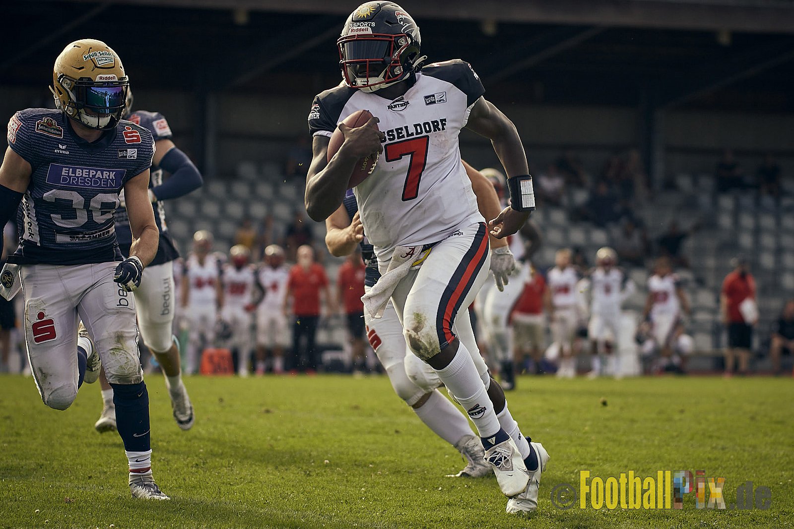 Spiel der GFL Season 2022 Düsseldorf Panther vs. Dresden Monarchs am 30.07.2022 im Stadion VfL Benrath, Karl-Hohmann-Straße 70, 40597 Düsseldorf, Punkte Endstand 00 : 21.
[Bildnummer: 2022-07-30_0397] - DPantherVsDresdenMonarchs